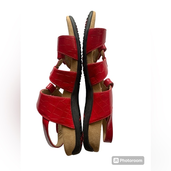 Vionic Paros Backstrap Red Glossy Strappy sandals. Size 11 - Picture 2 of 4